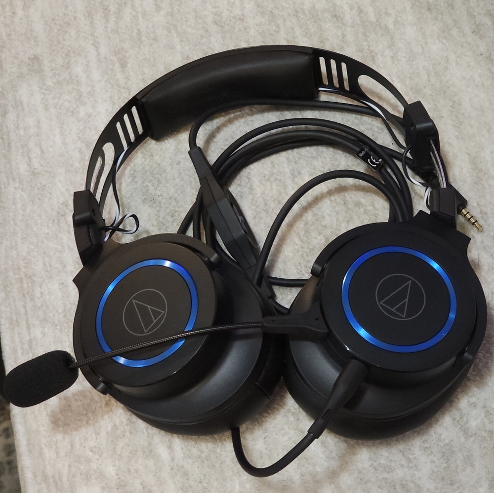 Audio Technica Wired Headphones w/ detachable microphone
